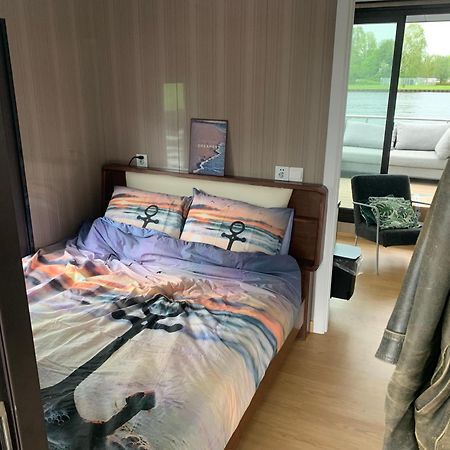 ホテル Houseboot Solcamastraat 24 C Suameer エクステリア 写真