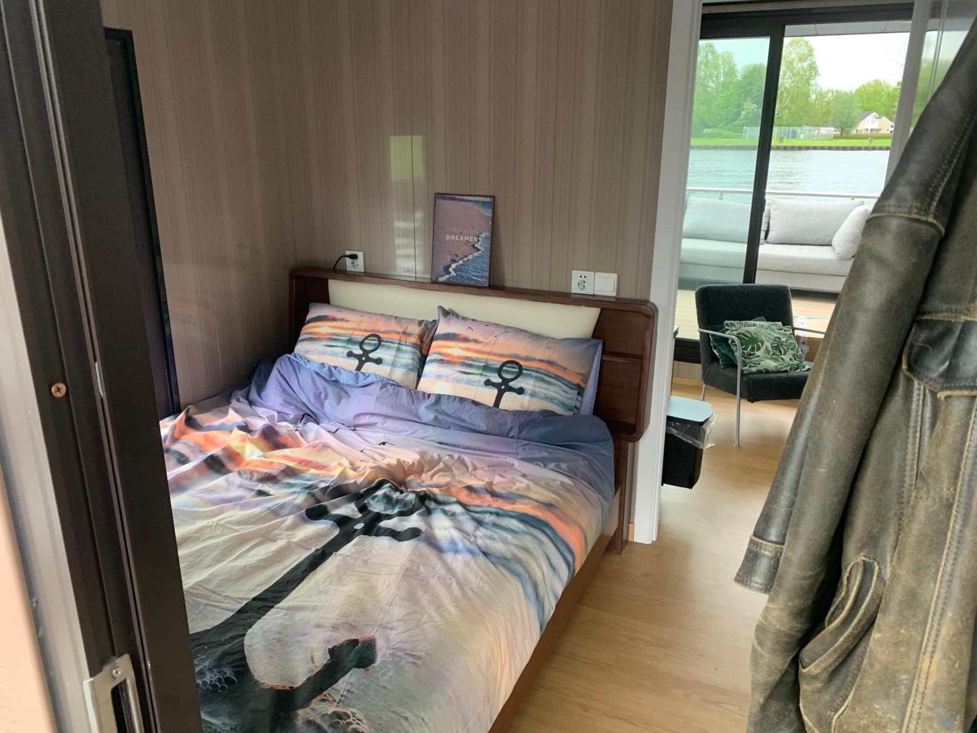 ホテル Houseboot Solcamastraat 24 C Suameer エクステリア 写真